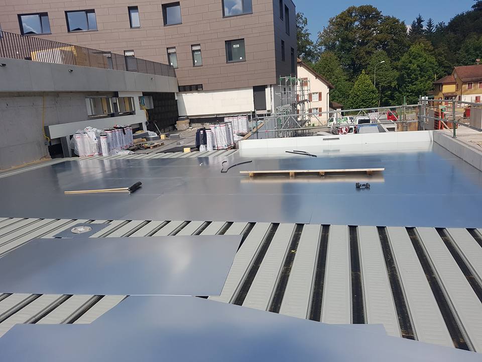 Verlegehilfe über Trapezdach